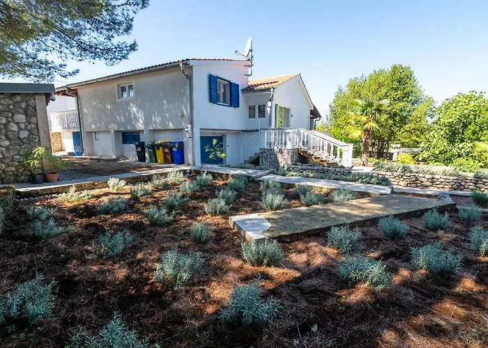 House Bianca With Garden