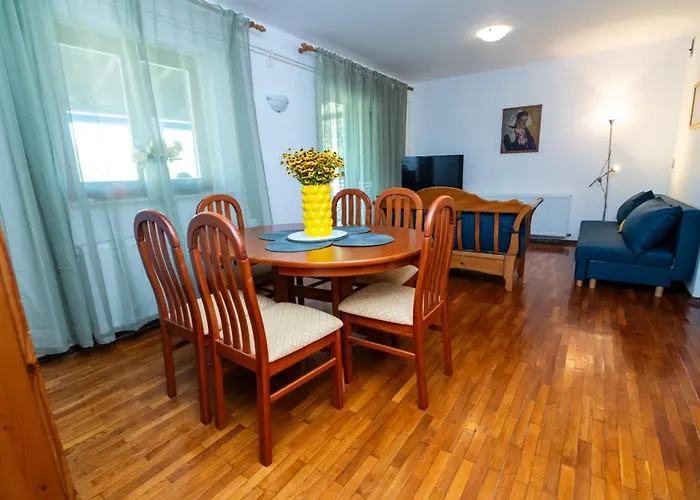 House Bianca With Garden Prázdninový dům Malinska