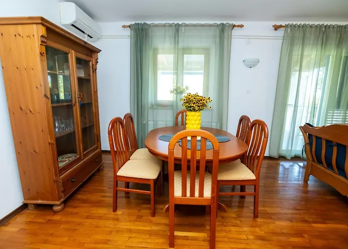 House Bianca With Garden Prázdninový dům Malinska